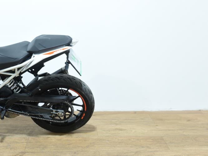 Comprar KTM DUKE 390 2022 de segunda mano KTM DUKE 390 2022 de segunda mano