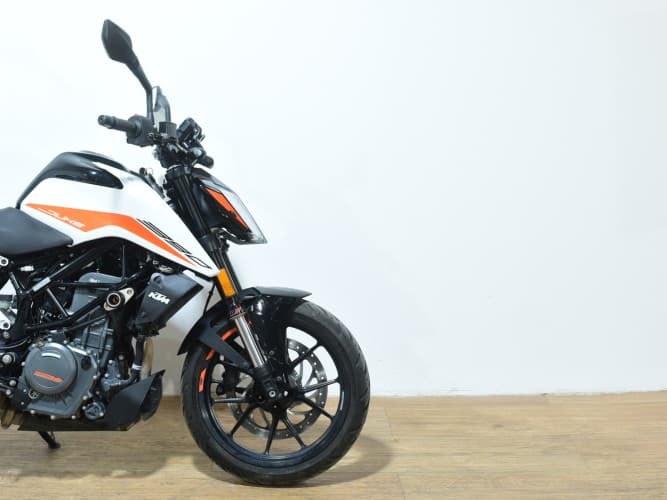 Comprar KTM DUKE 390 2022 de segunda mano KTM DUKE 390 2022 de segunda mano