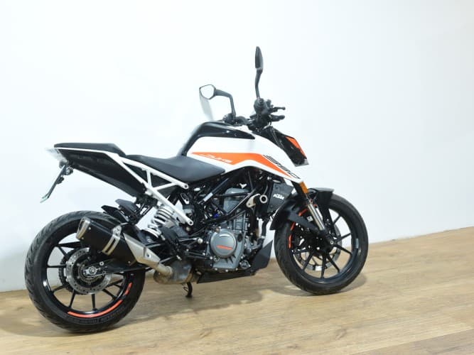 Comprar KTM DUKE 390 2022 de segunda mano KTM DUKE 390 2022 de segunda mano