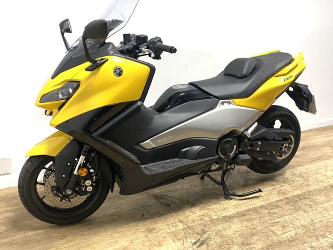 YAMAHA TMAX 560 2022 de segunda mano