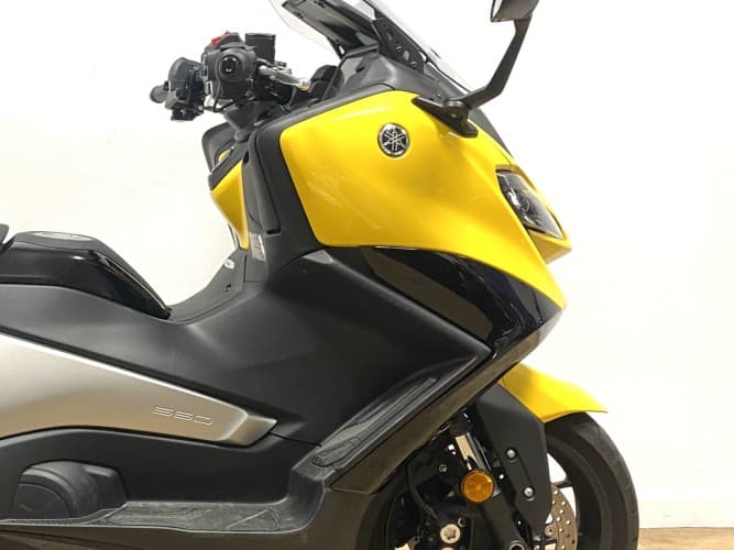 YAMAHA TMAX 560 2022 de segunda mano