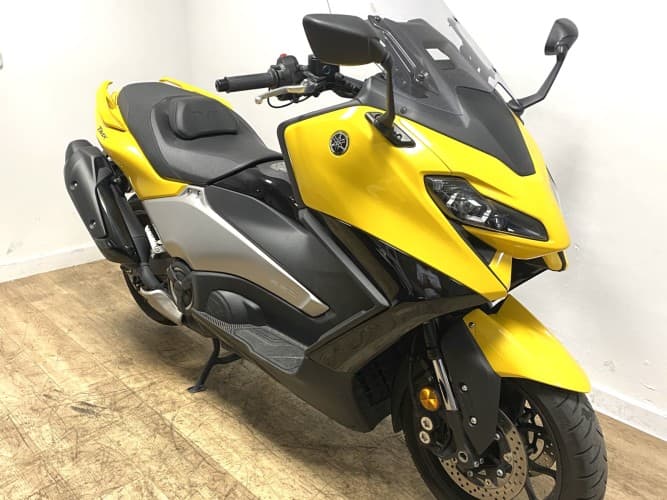 YAMAHA TMAX 560 2022 de segunda mano