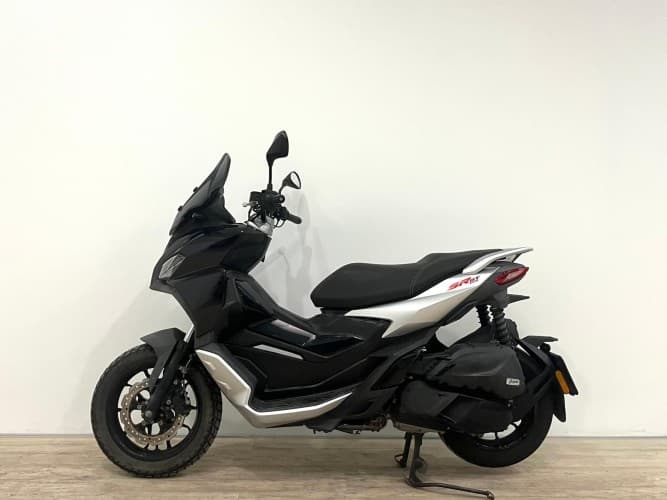 APRILIA SR GT 125 2023 de segunda mano