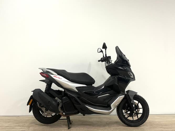 APRILIA SR GT 125 2023 de segunda mano
