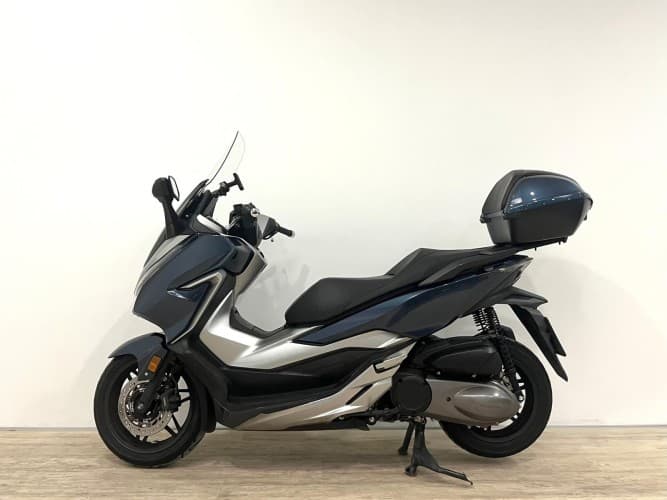 Comprar HONDA FORZA 300 (TOP CASE) 2019 de segunda mano HONDA FORZA 300 (TOP CASE) 2019 de segunda mano