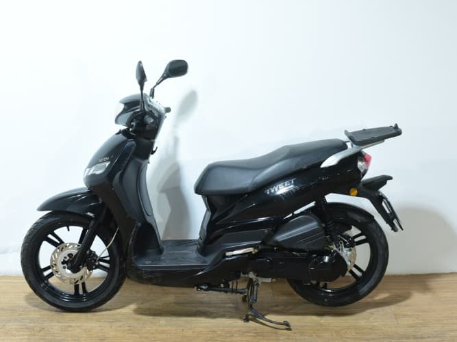 Comprar PEUGEOT TWEET 125 (IVA DEDUCIBLE) 2023 de segunda mano PEUGEOT TWEET 125 (IVA DEDUCIBLE) 2023 de segunda mano