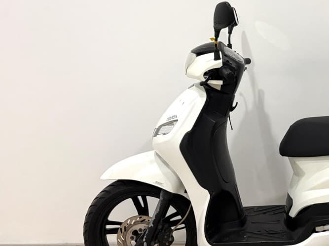 PEUGEOT TWEET 125 (TOP CASE) (IVA DEDUCIBLE) 2023 de segunda mano