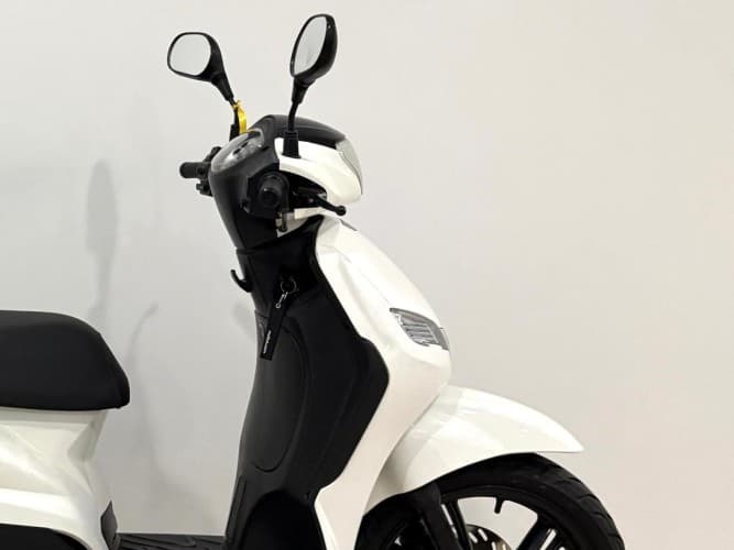 PEUGEOT TWEET 125 (TOP CASE) (IVA DEDUCIBLE) 2023 de segunda mano