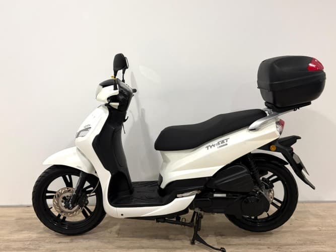 PEUGEOT TWEET 125 (TOP CASE) (IVA DEDUCIBLE) 2023 de segunda mano