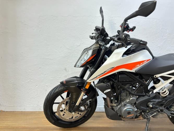 Comprar KTM DUKE 390 2023 de segunda mano KTM DUKE 390 2023 de segunda mano