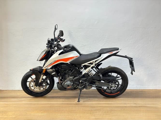 Comprar KTM DUKE 390 2023 de segunda mano KTM DUKE 390 2023 de segunda mano
