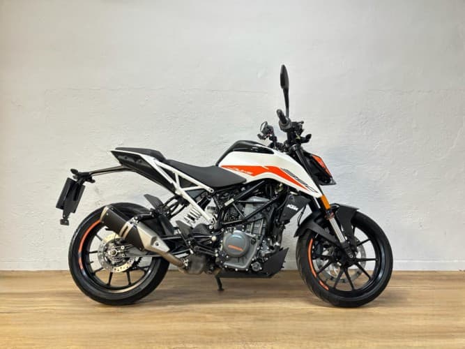 Comprar KTM DUKE 390 2023 de segunda mano KTM DUKE 390 2023 de segunda mano