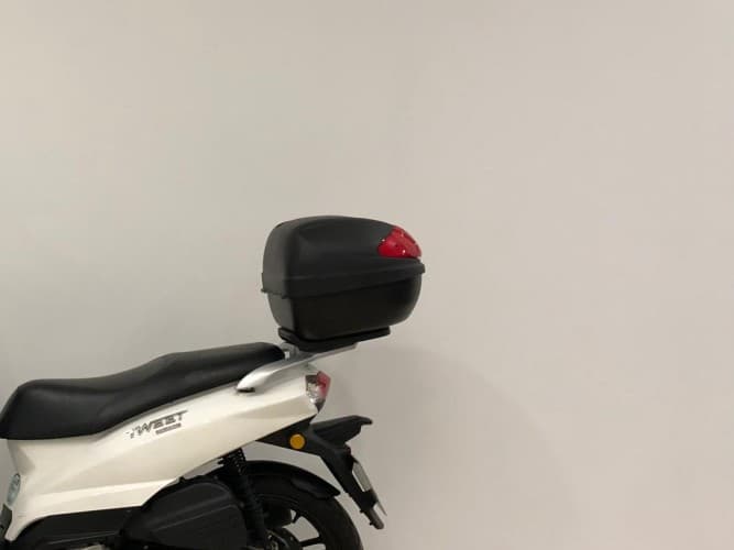 Comprar PEUGEOT TWEET 125 (BAUL) (IVA DEDUCIBLE) 2023 de segunda mano PEUGEOT TWEET 125 (BAUL) (IVA DEDUCIBLE) 2023 de segunda mano