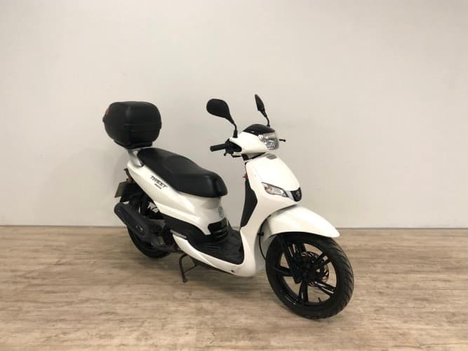 Comprar PEUGEOT TWEET 125 (BAUL) (IVA DEDUCIBLE) 2023 de segunda mano PEUGEOT TWEET 125 (BAUL) (IVA DEDUCIBLE) 2023 de segunda mano