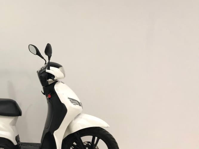 Comprar PEUGEOT TWEET 125 (BAUL) (IVA DEDUCIBLE) 2023 de segunda mano PEUGEOT TWEET 125 (BAUL) (IVA DEDUCIBLE) 2023 de segunda mano