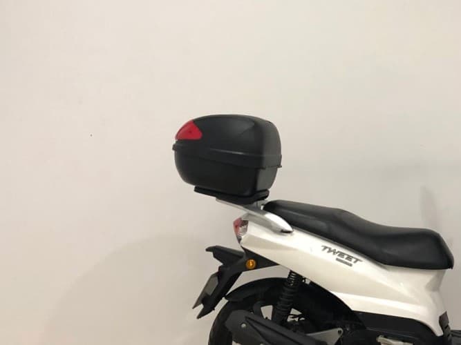 Comprar PEUGEOT TWEET 125 (BAUL) (IVA DEDUCIBLE) 2023 de segunda mano PEUGEOT TWEET 125 (BAUL) (IVA DEDUCIBLE) 2023 de segunda mano
