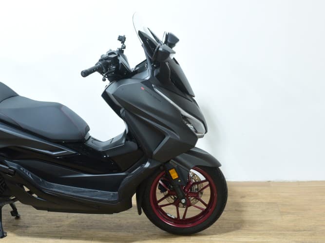 Comprar HONDA FORZA 125 2024 de segunda mano HONDA FORZA 125 2024 de segunda mano