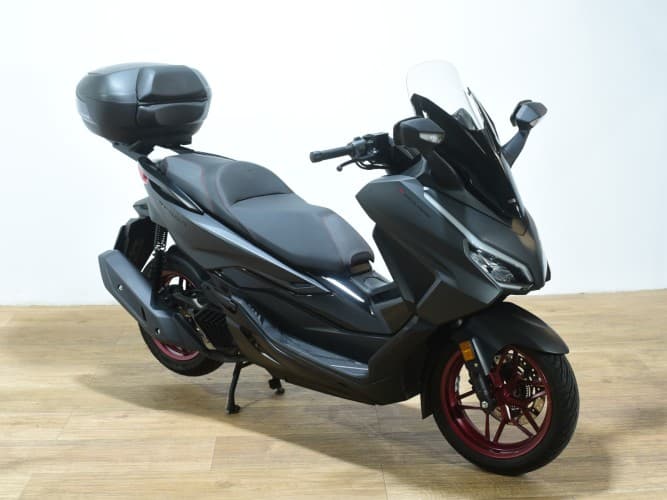 Comprar HONDA FORZA 125 2024 de segunda mano HONDA FORZA 125 2024 de segunda mano