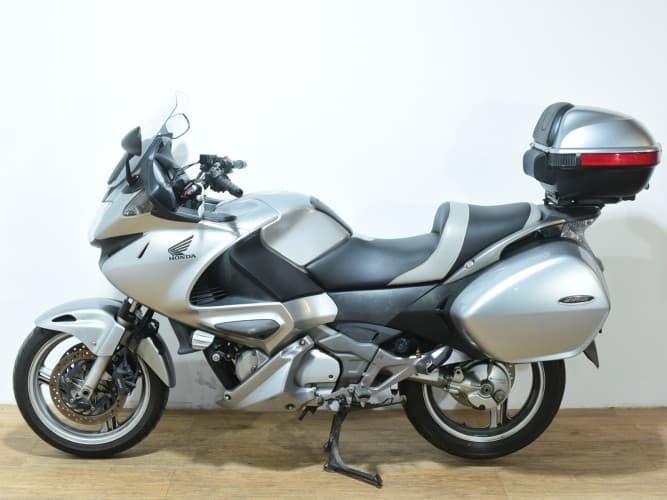 HONDA NT 700 V DEAUVILLE (A)(TRES MALETAS) 2011 de segunda mano