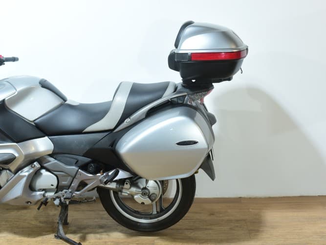 HONDA NT 700 V DEAUVILLE (A)(TRES MALETAS) 2011 de segunda mano