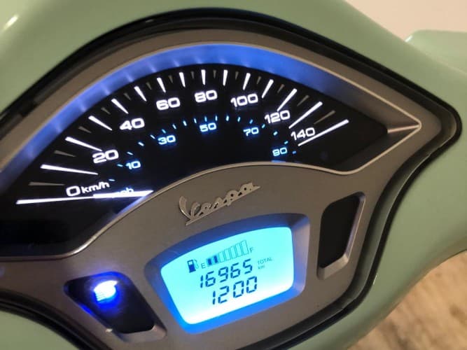 Comprar VESPA PRIMAVERA 125 (BAUL) 2023 de segunda mano VESPA PRIMAVERA 125 (BAUL) 2023 de segunda mano