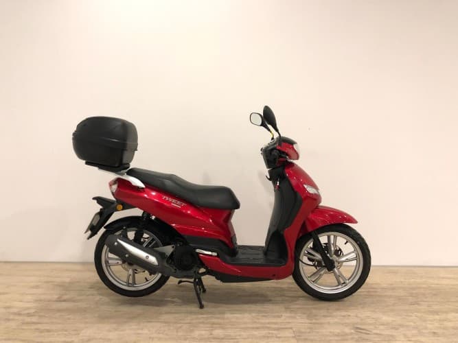 Comprar PEUGEOT TWEET 125 (BAUL) 2023 de segunda mano PEUGEOT TWEET 125 (BAUL) 2023 de segunda mano