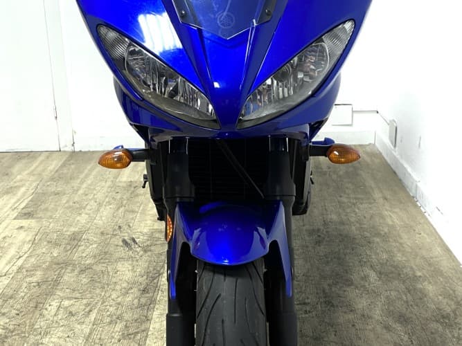 Comprar YAMAHA FZ6-S (TOP CASE) 2007 de segunda mano YAMAHA FZ6-S (TOP CASE) 2007 de segunda mano