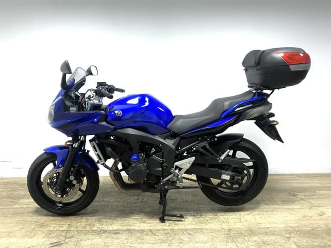 Comprar YAMAHA FZ6-S (TOP CASE) 2007 de segunda mano YAMAHA FZ6-S (TOP CASE) 2007 de segunda mano