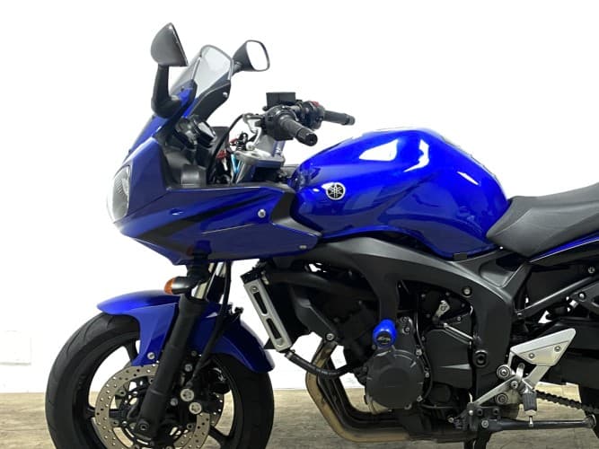 Comprar YAMAHA FZ6-S (TOP CASE) 2007 de segunda mano YAMAHA FZ6-S (TOP CASE) 2007 de segunda mano