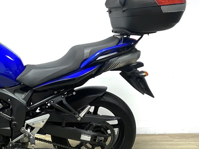 Comprar YAMAHA FZ6-S (TOP CASE) 2007 de segunda mano YAMAHA FZ6-S (TOP CASE) 2007 de segunda mano