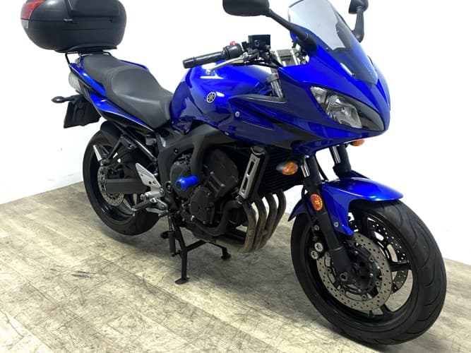 Comprar YAMAHA FZ6-S (TOP CASE) 2007 de segunda mano YAMAHA FZ6-S (TOP CASE) 2007 de segunda mano