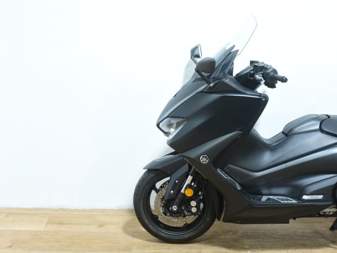 Comprar YAMAHA TMAX 560 (SOPORTE + TOP CASE +300€) 2020 de segunda mano YAMAHA TMAX 560 (SOPORTE + TOP CASE +300€) 2020 de segunda mano
