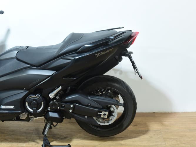Comprar YAMAHA TMAX 560 (SOPORTE + TOP CASE +300€) 2020 de segunda mano YAMAHA TMAX 560 (SOPORTE + TOP CASE +300€) 2020 de segunda mano