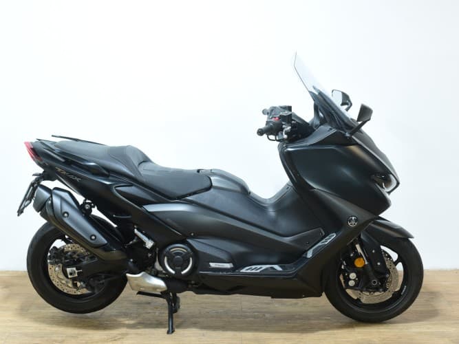 Comprar YAMAHA TMAX 560 (SOPORTE + TOP CASE +300€) 2020 de segunda mano YAMAHA TMAX 560 (SOPORTE + TOP CASE +300€) 2020 de segunda mano