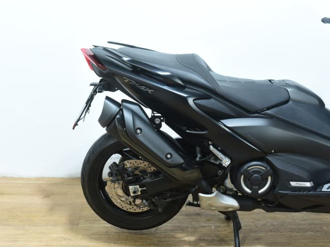 Comprar YAMAHA TMAX 560 (SOPORTE + TOP CASE +300€) 2020 de segunda mano YAMAHA TMAX 560 (SOPORTE + TOP CASE +300€) 2020 de segunda mano