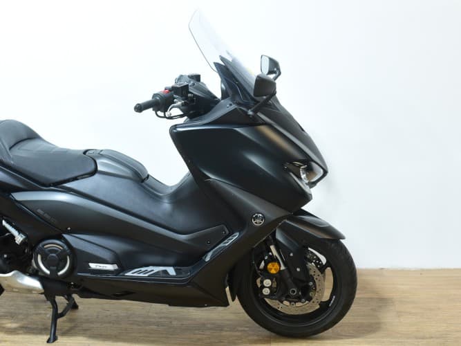 Comprar YAMAHA TMAX 560 (SOPORTE + TOP CASE +300€) 2020 de segunda mano YAMAHA TMAX 560 (SOPORTE + TOP CASE +300€) 2020 de segunda mano