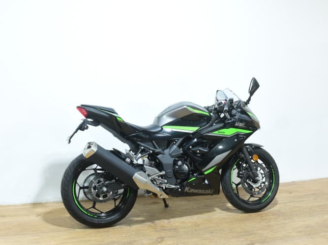 KAWASAKI NINJA 125 2024 de segunda mano