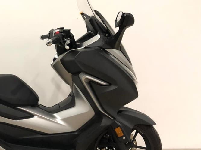 HONDA FORZA 300 2018 de segunda mano