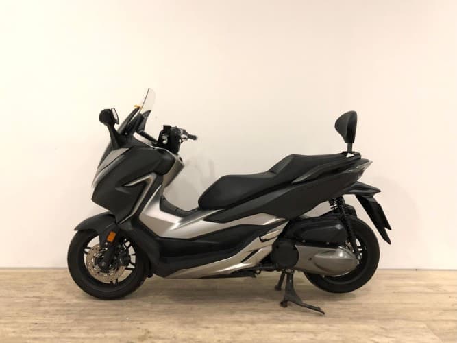 HONDA FORZA 300 2018 de segunda mano