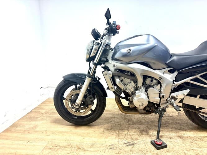 Comprar YAMAHA FZ 6 N (TOP CASE) 2007 de segunda mano YAMAHA FZ 6 N (TOP CASE) 2007 de segunda mano
