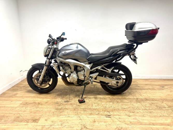 Comprar YAMAHA FZ 6 N (TOP CASE) 2007 de segunda mano YAMAHA FZ 6 N (TOP CASE) 2007 de segunda mano