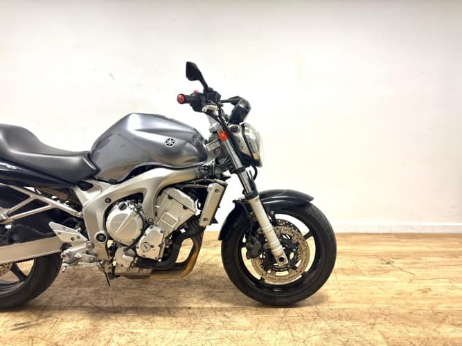 Comprar YAMAHA FZ 6 N (TOP CASE) 2007 de segunda mano YAMAHA FZ 6 N (TOP CASE) 2007 de segunda mano