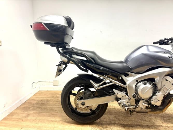 Comprar YAMAHA FZ 6 N (TOP CASE) 2007 de segunda mano YAMAHA FZ 6 N (TOP CASE) 2007 de segunda mano