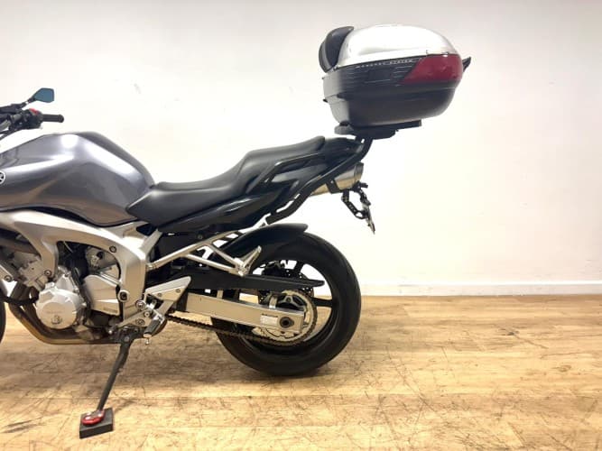 Comprar YAMAHA FZ 6 N (TOP CASE) 2007 de segunda mano YAMAHA FZ 6 N (TOP CASE) 2007 de segunda mano