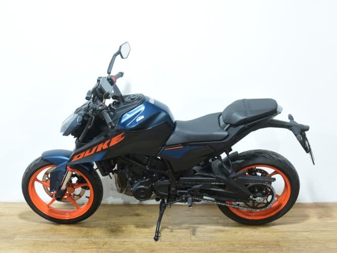 Comprar KTM DUKE 125 2025 de segunda mano KTM DUKE 125 2025 de segunda mano