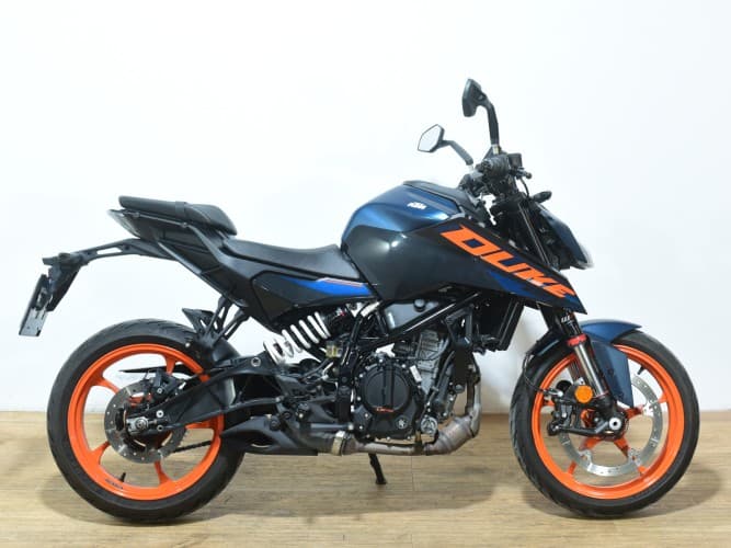 Comprar KTM DUKE 125 2025 de segunda mano KTM DUKE 125 2025 de segunda mano