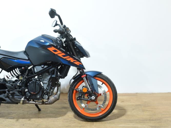 Comprar KTM DUKE 125 2025 de segunda mano KTM DUKE 125 2025 de segunda mano