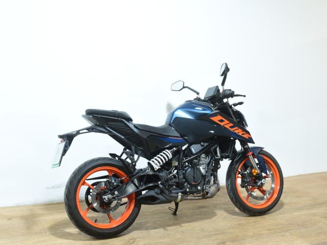 Comprar KTM DUKE 125 2025 de segunda mano KTM DUKE 125 2025 de segunda mano