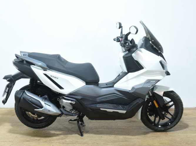 SYM ADX 300 2025 de segunda mano