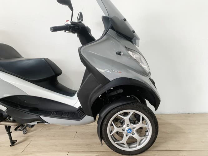 PIAGGIO MP3 400 HPE (TOP CASE) 2021 de segunda mano
